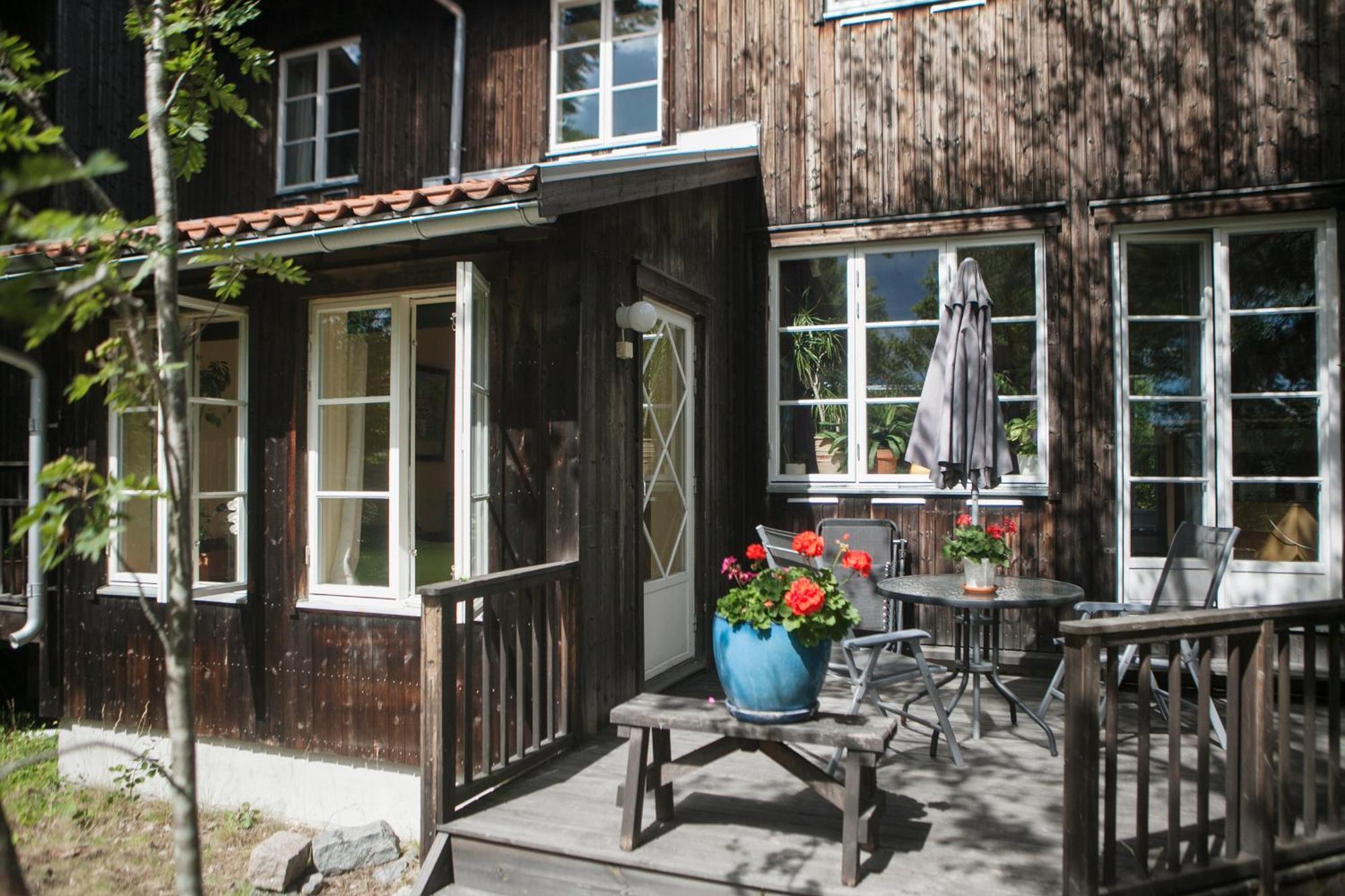 B&B Eco-Village 12 Min From City ストックホルム エクステリア 写真