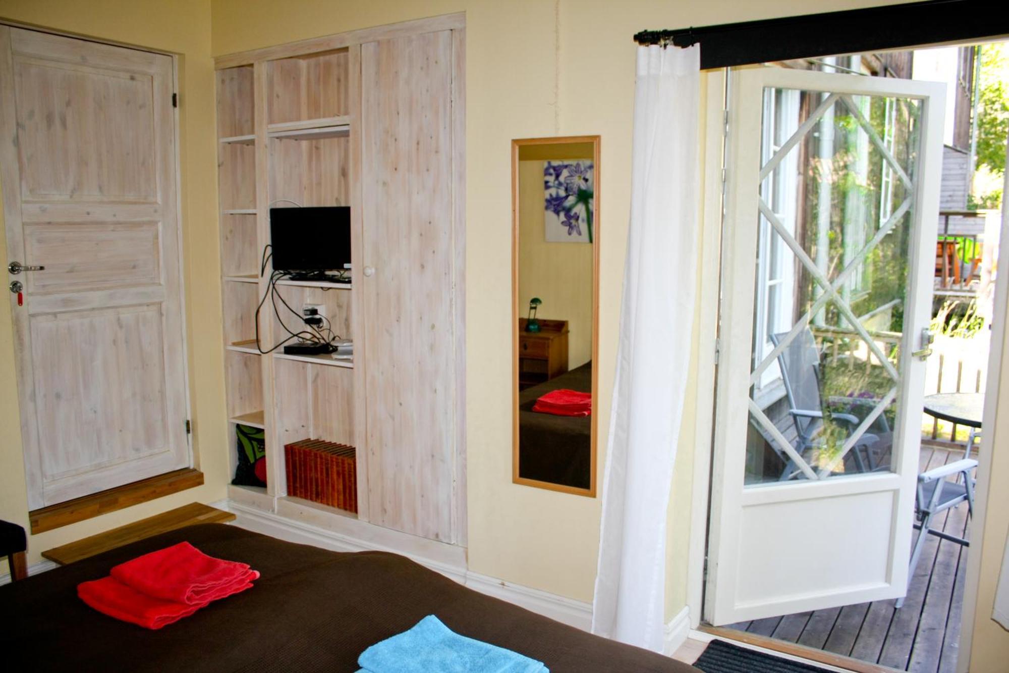 B&B Eco-Village 12 Min From City ストックホルム エクステリア 写真