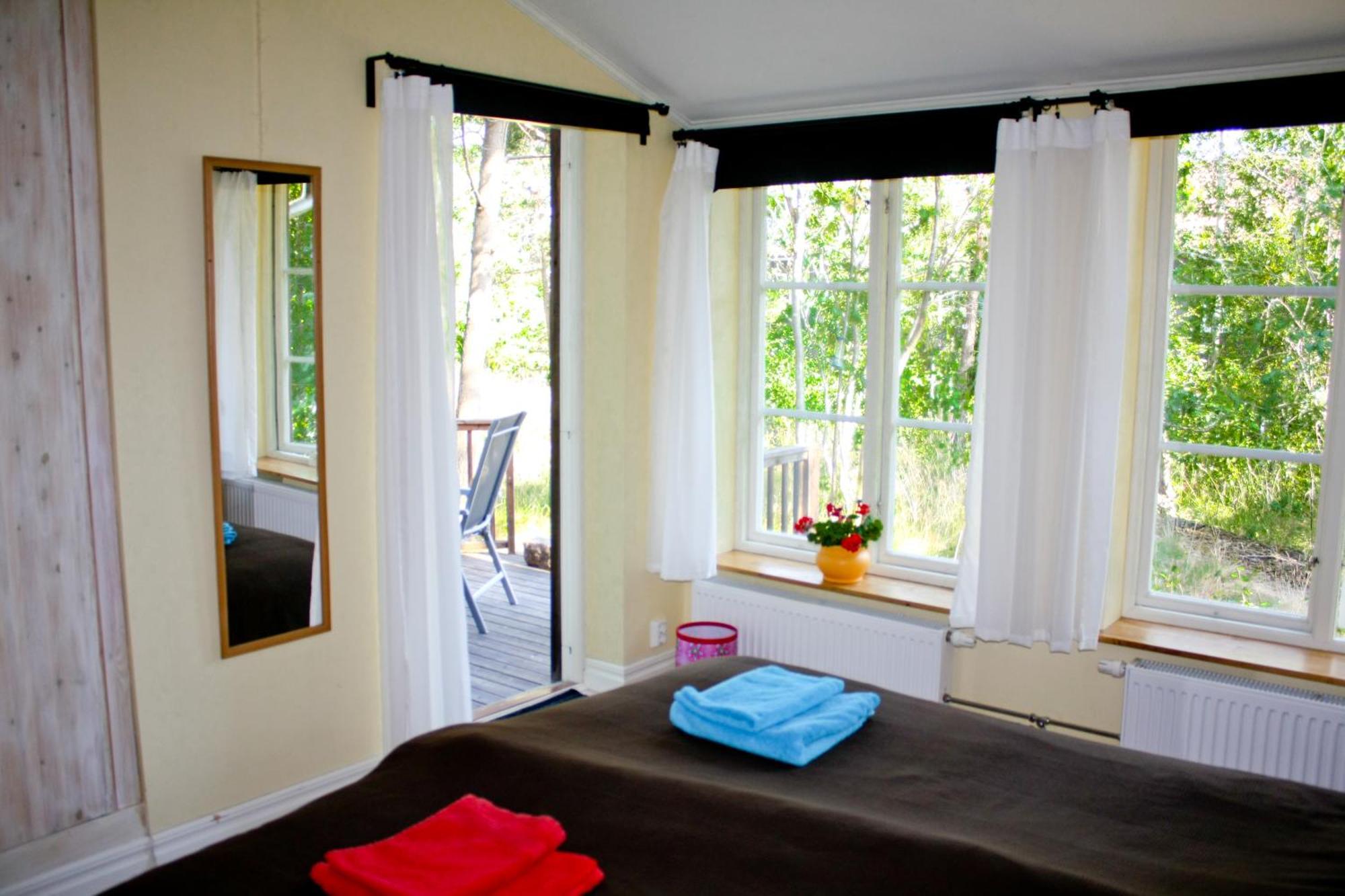 B&B Eco-Village 12 Min From City ストックホルム エクステリア 写真
